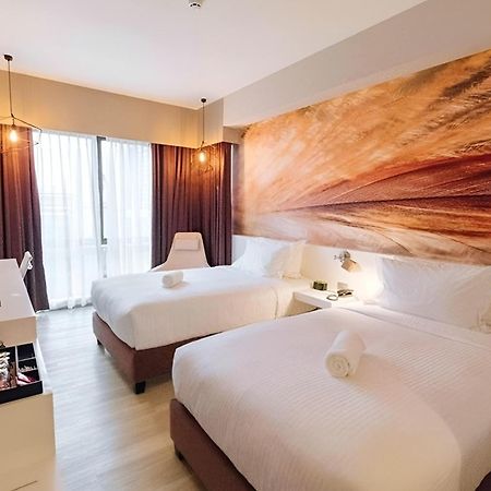 Maxx Hotel Makati Manille Extérieur photo